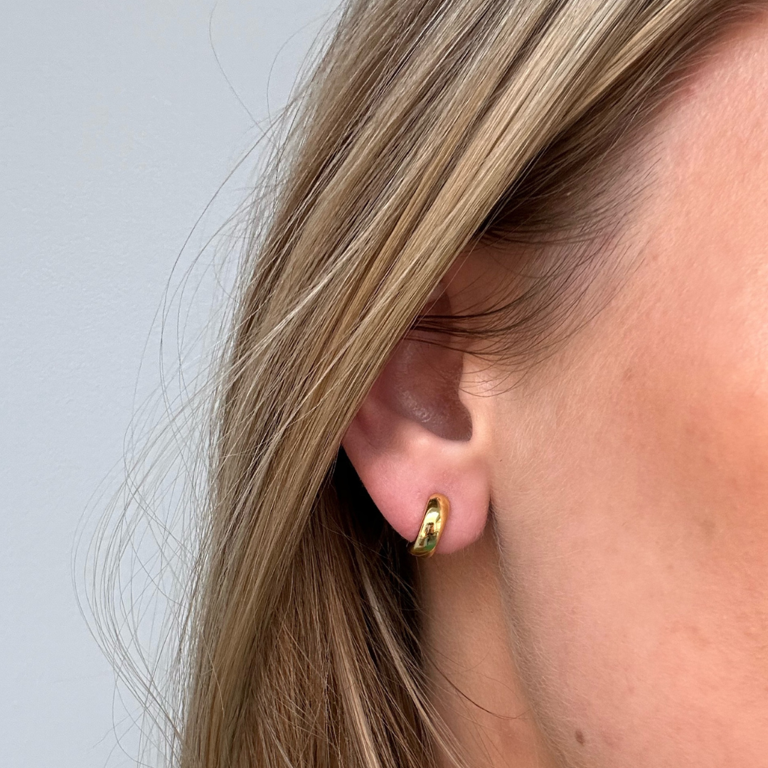 Basic Chunky Huggie Earrings