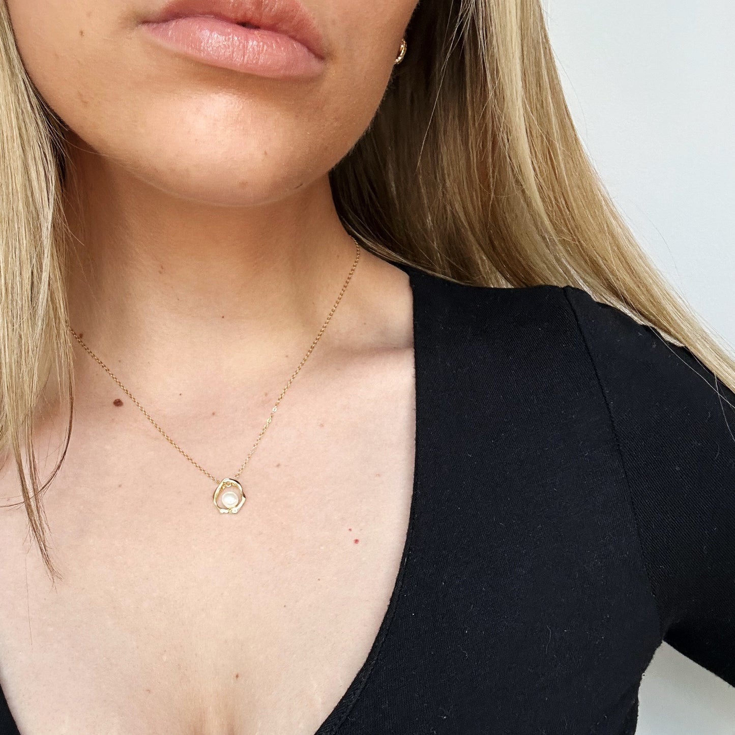 Geometric Gold and Pearl Pendant Necklace